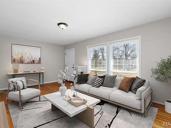 4th image of 725 Pelican Ln