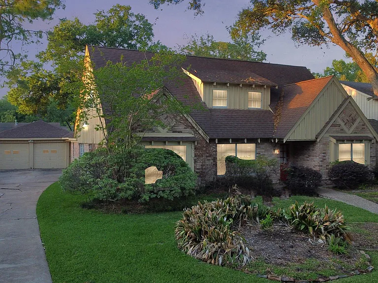 12526 Hazelwood Ln — Photo 1
