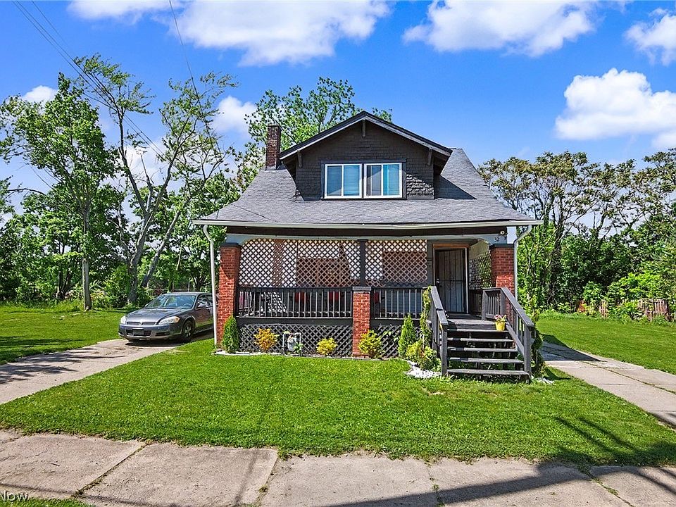 1st image of 32 E Avondale Ave