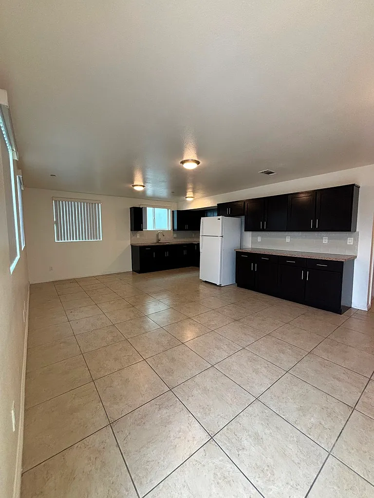 3 bed, 2.5 bath, 1432 sqft, $3,500 — Photo 2