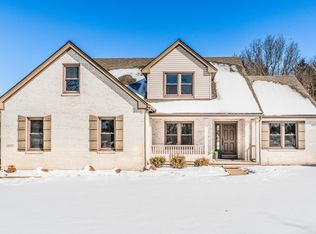 9073 Yorkshire Dr, Saline, MI