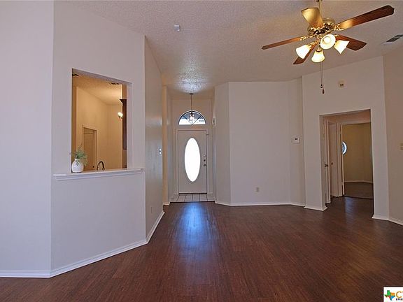 5th image of 606 Arapaho Dr