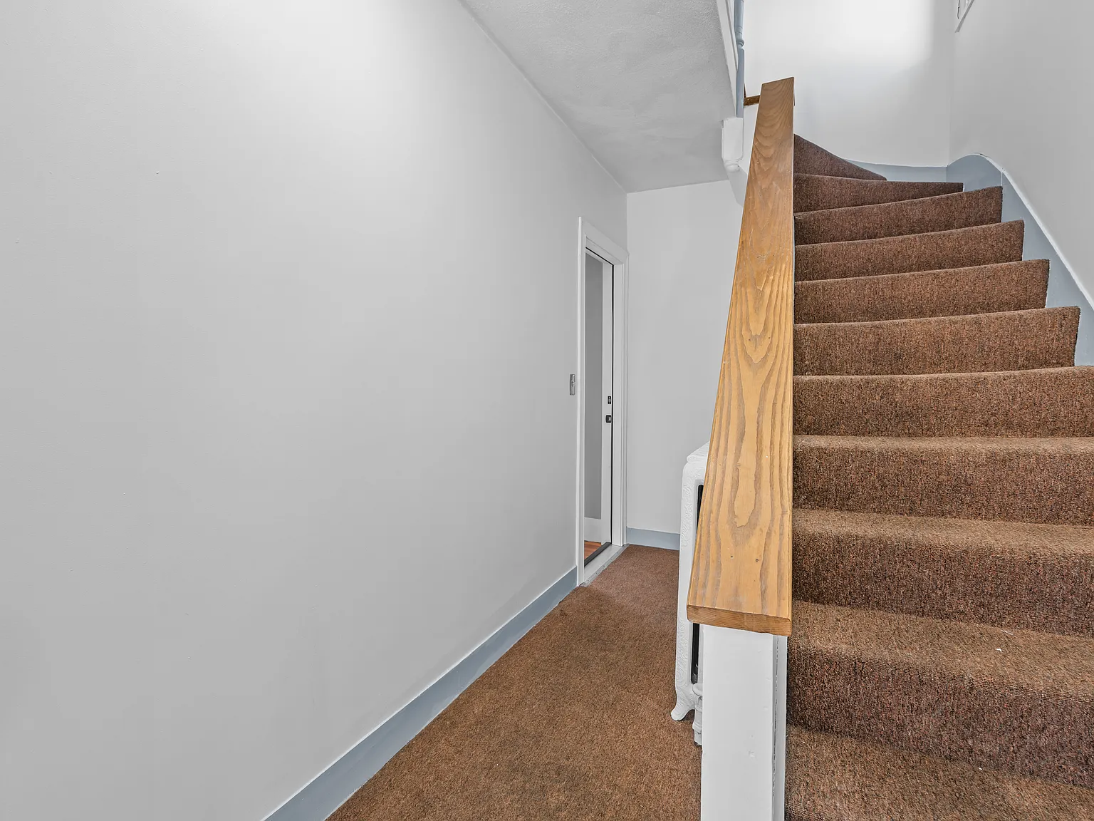 3 bed, 1100 sqft, $2,700 — Photo 3