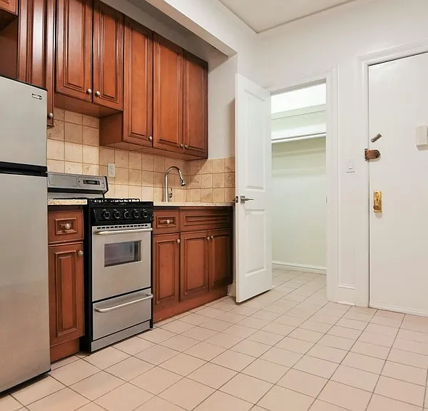 104 Riverside Dr #3C — Photo 8