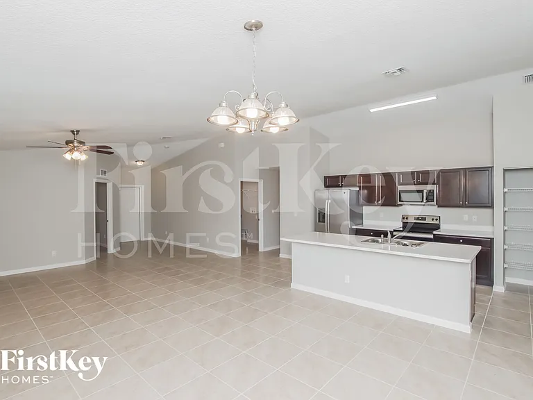 811 Andrew St SE — Photo 5