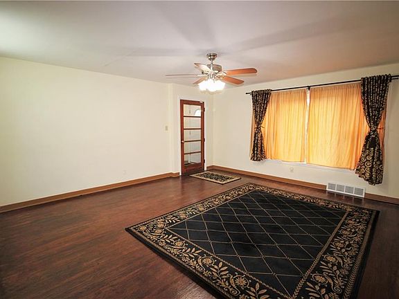 4th image of 811 Meadowbrook Dr