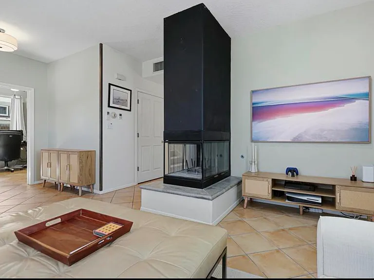 2920 Burton Ave SE — Photo 4