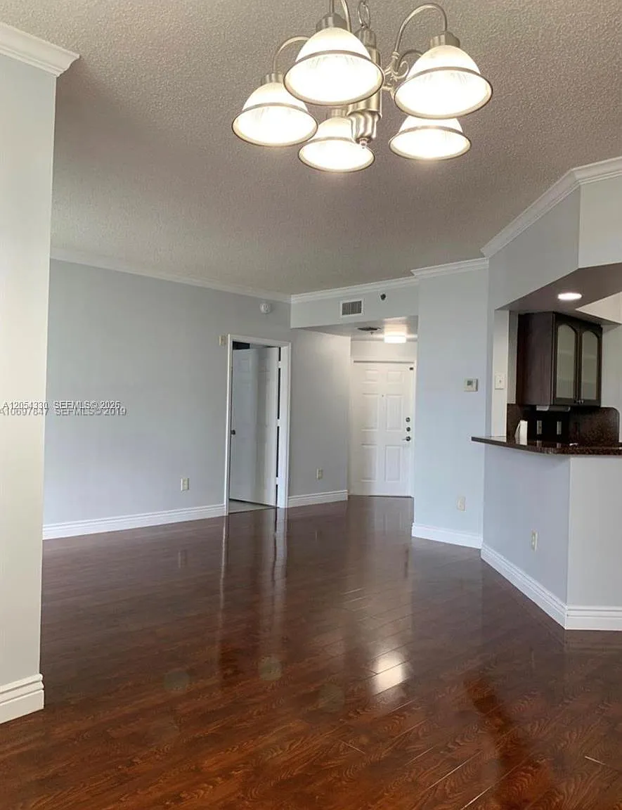 3 bed, 1333 sqft, $3,500 — Photo 4