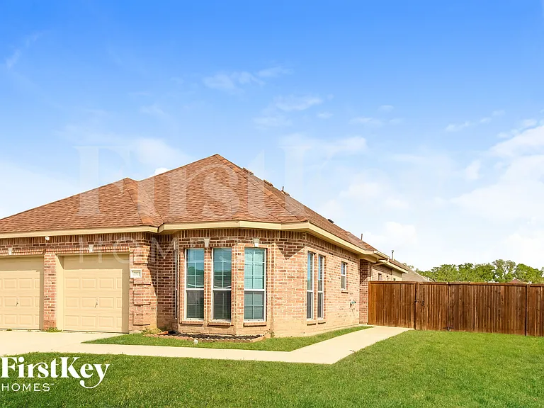 2925 Oakshire St — Photo 3