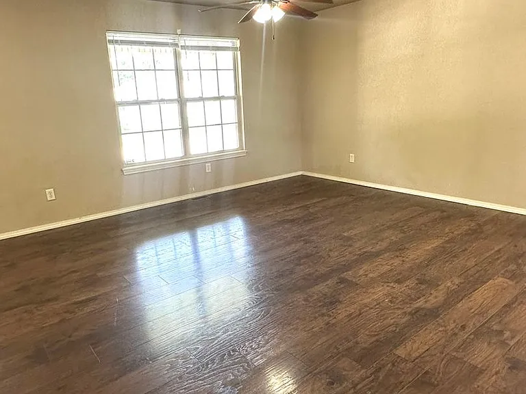 1024 E Caravan St — Photo 3