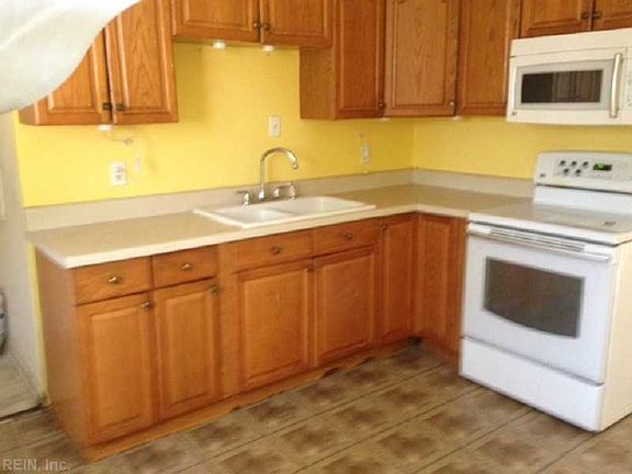 4th image of 3212 Bangor Dr