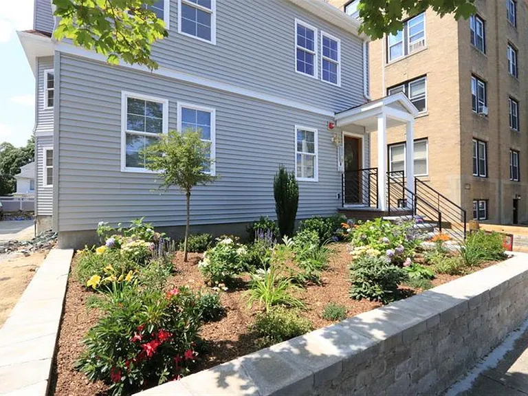 220 Massachusetts Ave — Photo 3