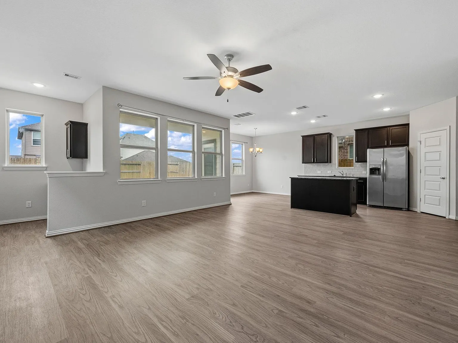 4 bed, 3.5 bath, 2080 sqft, $2,600 — Photo 2