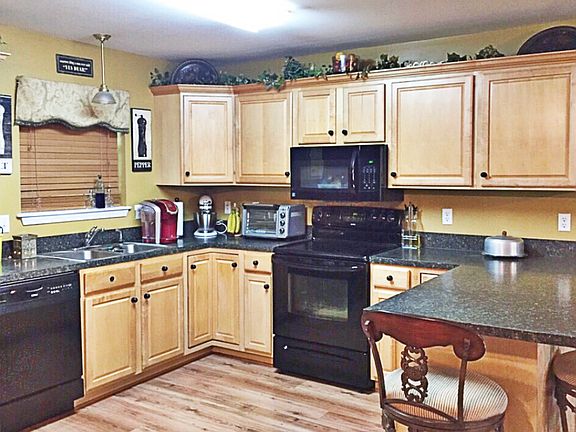 3rd image of 608 Leo Dr