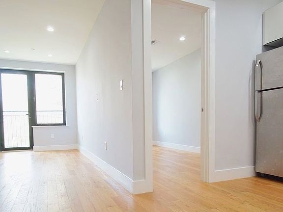 2nd image of 969 Lafayette Ave #L2