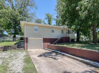 1419 Oakhill Dr, Cassville, MO 65625