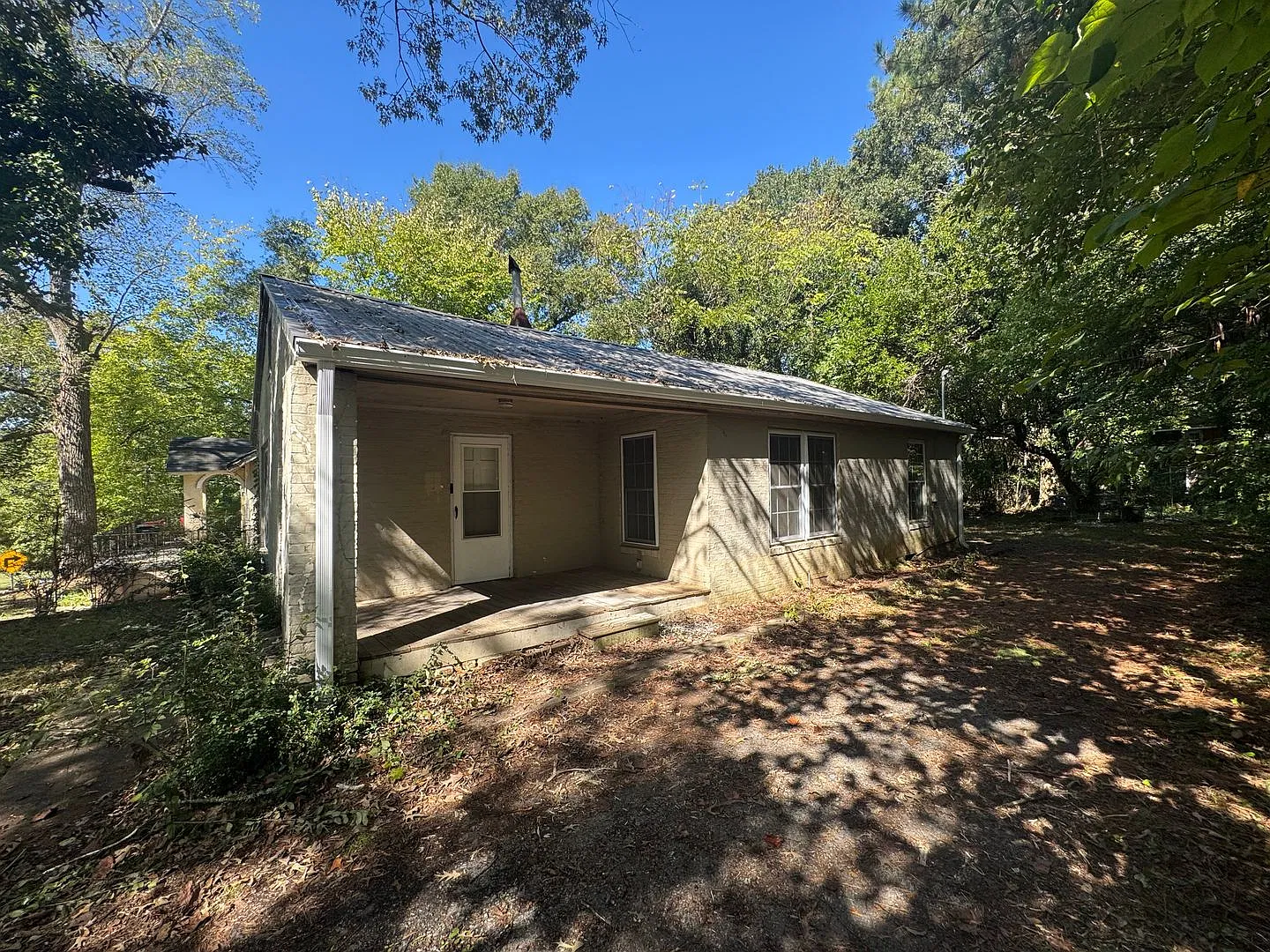3/1 near uptown Shelby, nc (As of today 10/08 - Cleaning / Refinishing Tub) — Photo 2