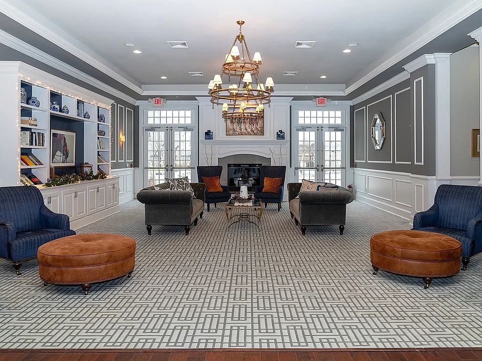 luxury-lounge-with-fireplace