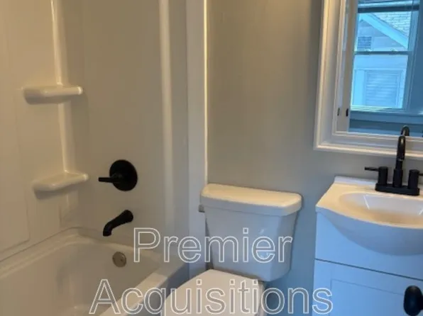 900 Washington Ave #1, Alton, IL 62002