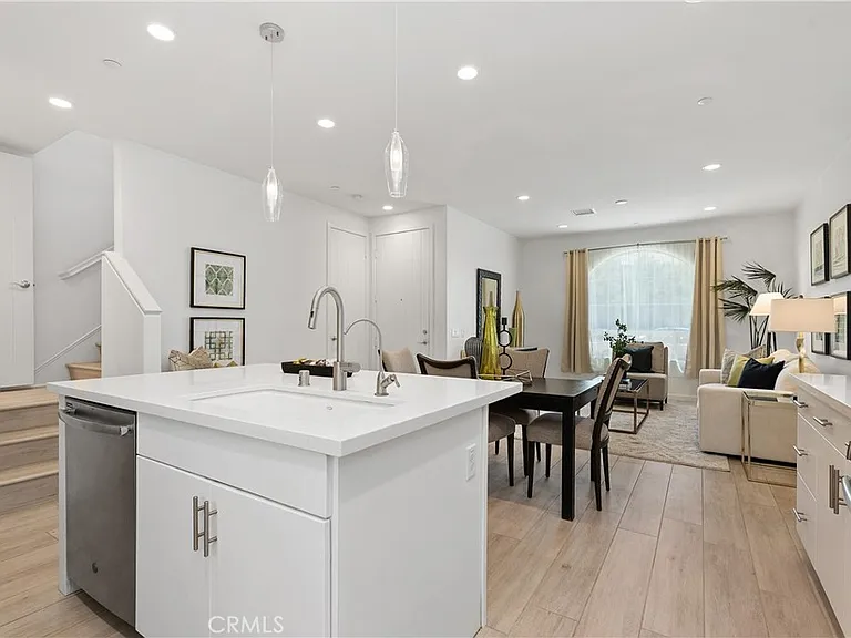 85 Savannah — Photo 13