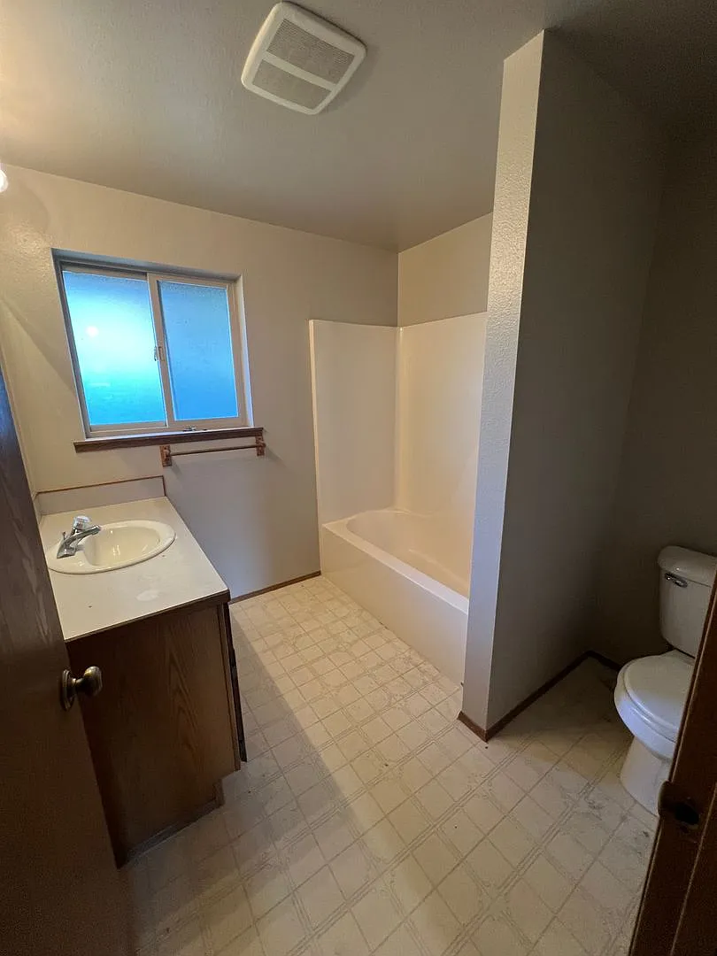 Newly renovated Duplex! — Photo 2