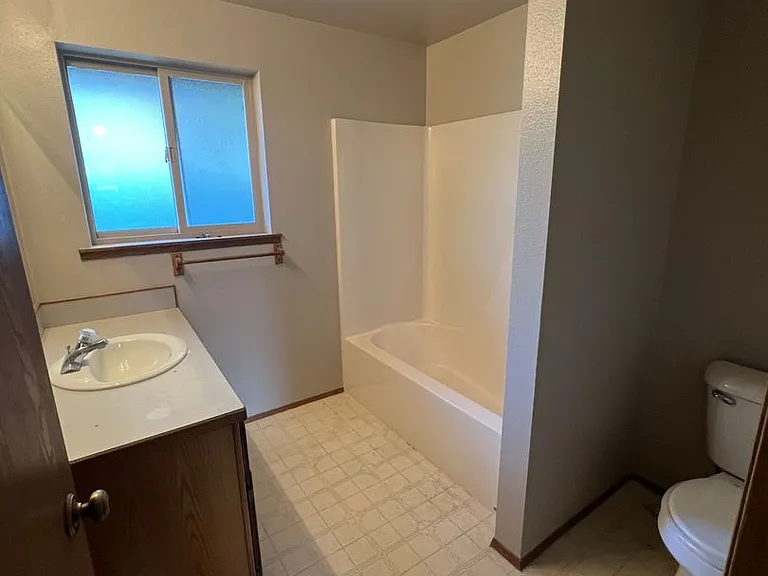1017 N Baker Ave — Photo 2