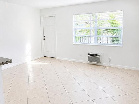 4th image of 1960 NE 48th St APT 7