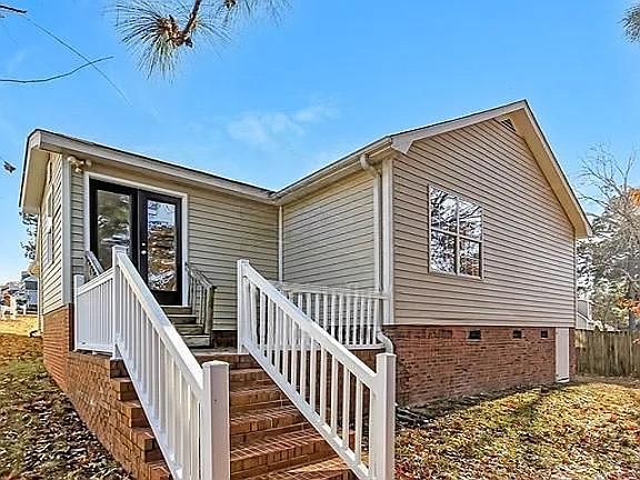 4th image of 313 Bradford Ln