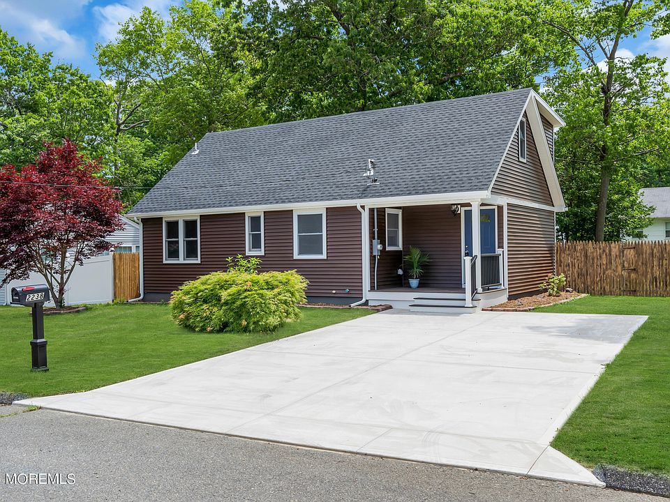 2nd image of 2238 Llewellyn Parkway