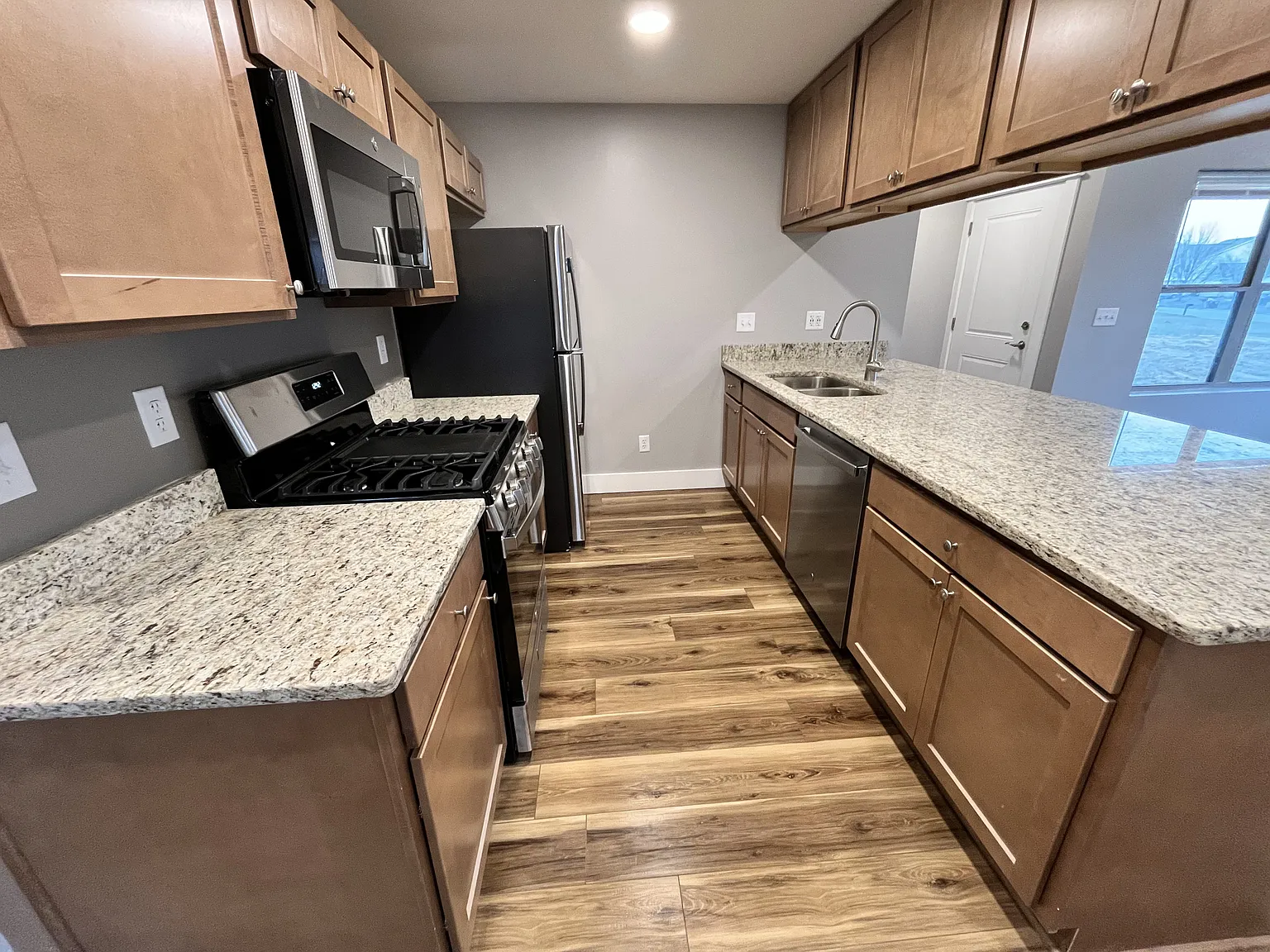 2 bed, 1240 sqft, $1,800 — Photo 2