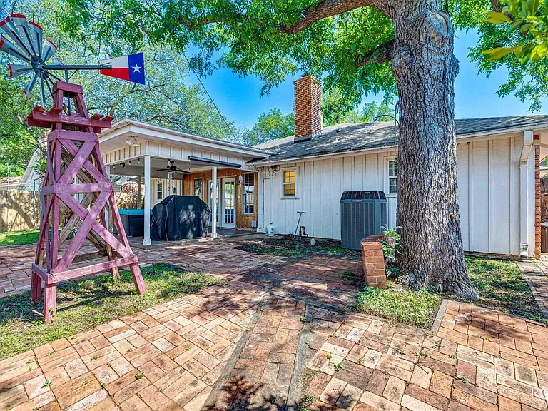 3108 Oak Forest Dr — Photo 32