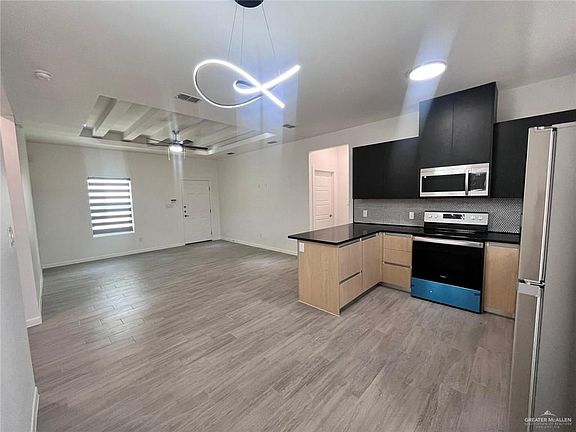3rd image of 3900 Ventura Ave #4