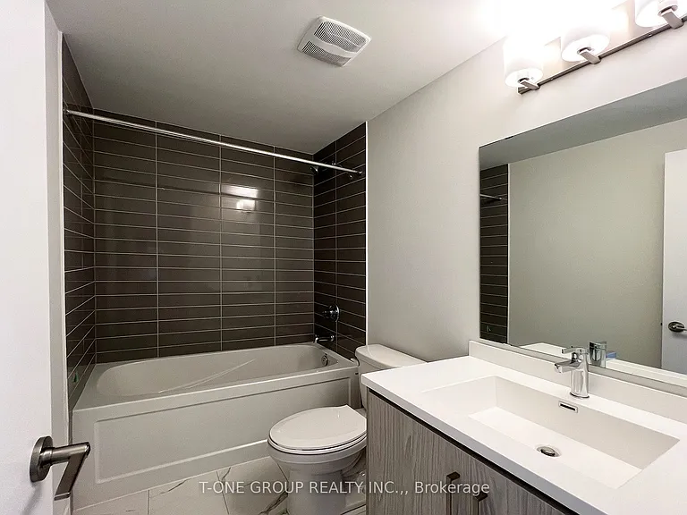 90 Honeycrisp Cres #Townhouse 362 — Photo 13
