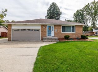 2325 Oaklawn Dr, Parma, OH 44134