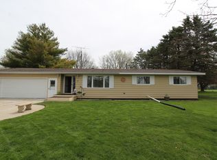 1219 S Glenridge Ln, Elkhorn, WI 53121