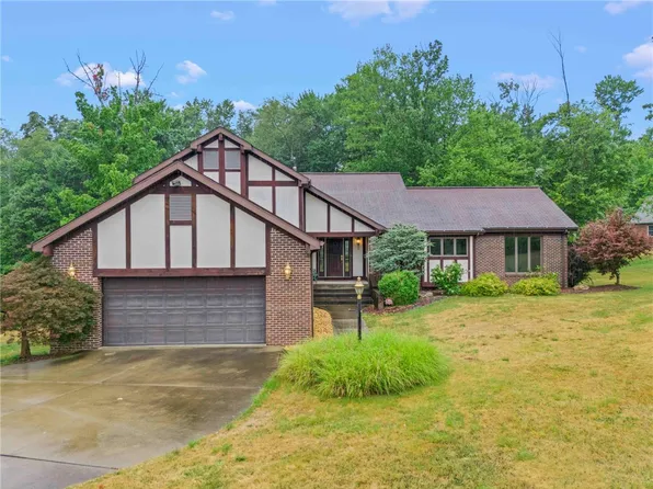 407 Hilltop Ln, Washington, PA 15301