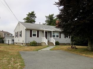 17 Centre Dr, Mattapoisett, MA 02739