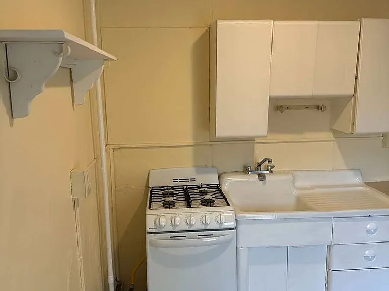 10 Isham St #2 — Photo 16