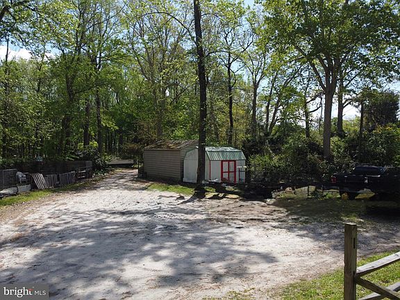 3rd image of 32685 Daisey Rd