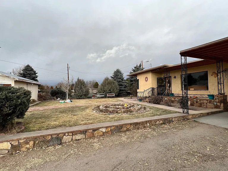 1323 Simmons Ln — Photo 1
