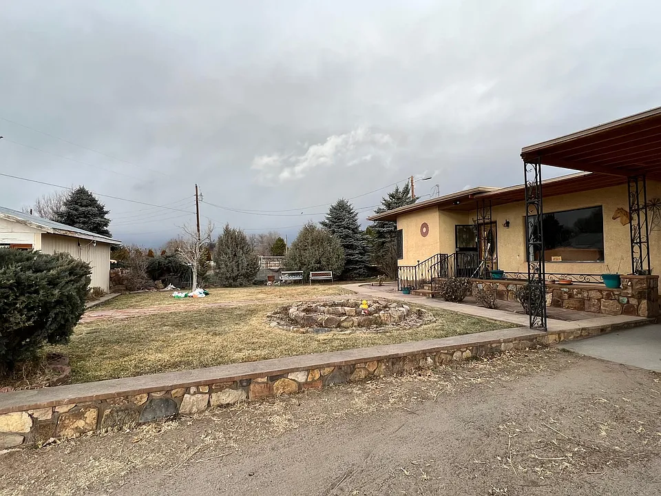 1323 Simmons Ln