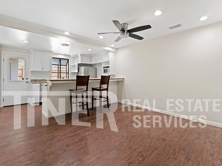 8 Saratoga Cir — Photo 4