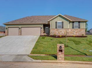 855 S Dry Gulch Rd, Nixa, MO 65714