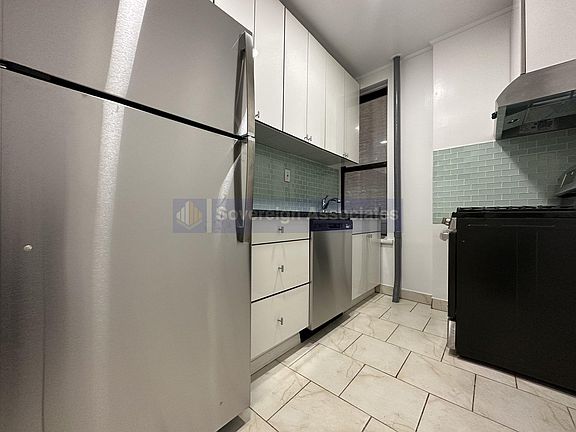 5th image of 122 La Salle St #4