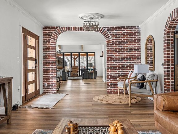 4th image of 1505 W Prospect Rd