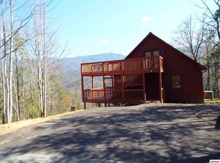 511 Geneva Ln, Gatlinburg, TN 37738