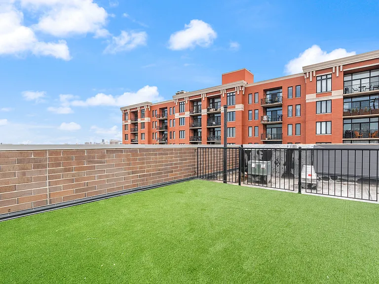3217 N Clark St — Photo 9