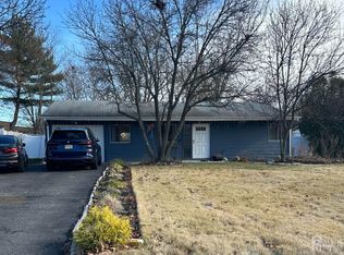 10 Stanworth Rd, Kendall Park, NJ 08824