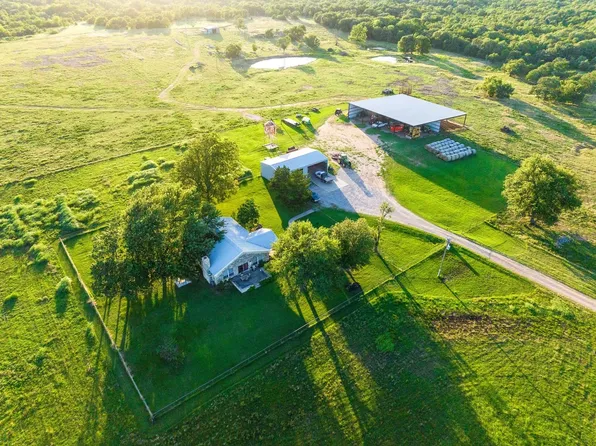 Hedge Rd, Coleman, OK 73432