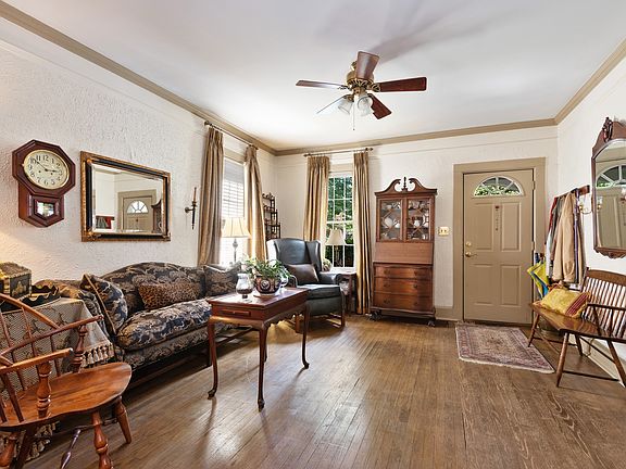4th image of 376 Temple Ave
